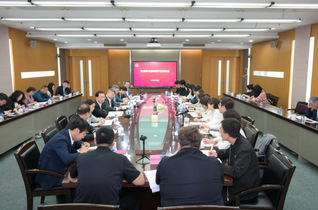校领导与辅导员代表座谈，共话新...